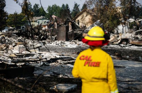 有利天气让加州森林火灾受到控制