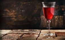 长城红色庄园葡萄酒的“酸”主要来自哪里？