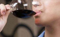葡萄酒里的白藜芦醇究竟有什么作用？