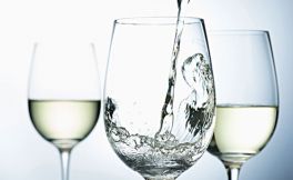 夏季选葡萄酒需遵循的四大原则？