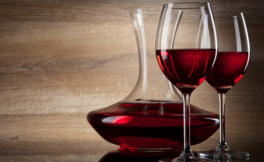 你知道为什么葡萄酒不能倒满吗？