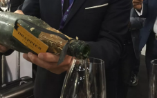 Champagne Drappier酒庄在Vinexpo香港展会上展示两款陈年香槟