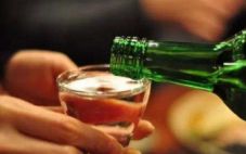 韩国酒文化 韩剧里的喝酒礼仪你发现了吗