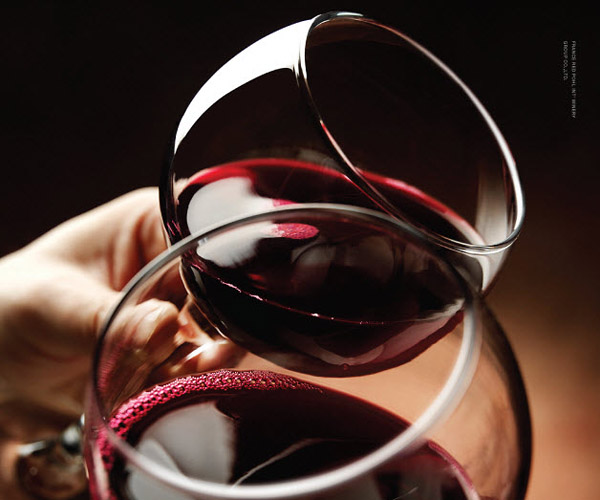 喝葡萄酒不伤害牙齿的四种做法
