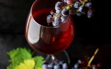 半甜葡萄酒与干红有什么不同？