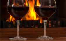 喝葡萄酒的功效 葡萄酒的养生作用你知道吗？