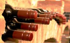 影响葡萄酒品质的存放因素是什么？