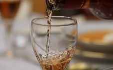 雷司令和莫斯卡托：葡萄酒新手最好的甜酒