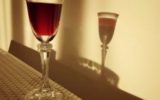 红酒中的天然多酚有助于健康的心脏