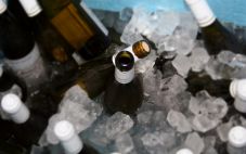 为什么在特定温度下饮用葡萄酒很重要?