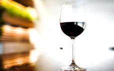 喝红葡萄酒对大脑健康的好处