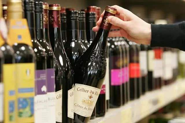 国家食药监总局建议消费者要认真选购葡萄酒