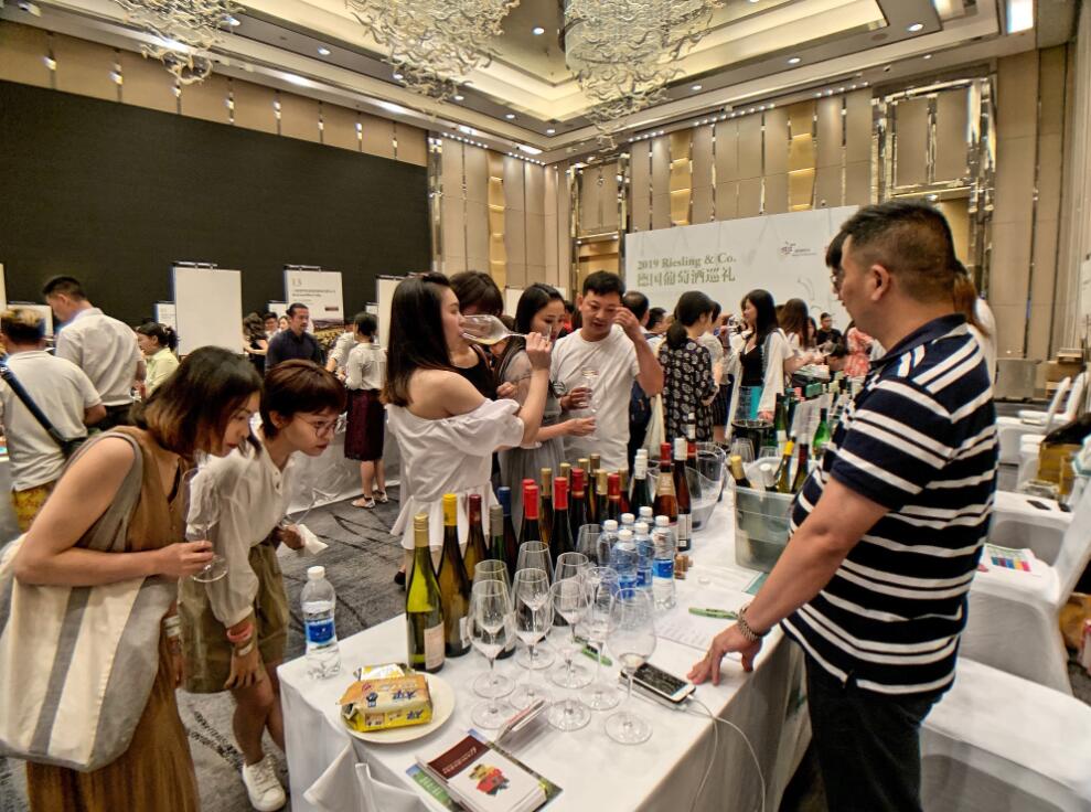 德国雷司令在中国掀起盛夏热潮，中国消费者热情迎接德国葡萄酒公主