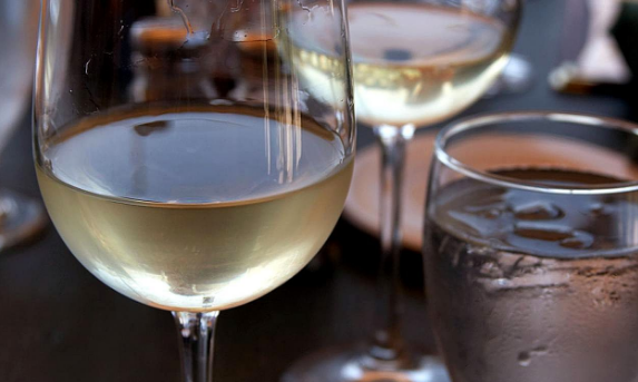 白葡萄酒的保质期，一般有什么不同