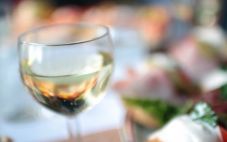 国产和进口白葡萄酒为何价格相差甚远？