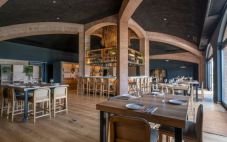 西班牙桃乐丝酒庄在佩内德斯产区开设一间餐馆