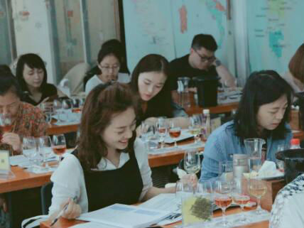 德斯汀安 ·广州| 01月04日，IWEC国际初级葡萄酒品酒师认证课程报名进行时！