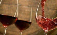 女性喝少量葡萄酒有益于心脏我们了解多少呢？