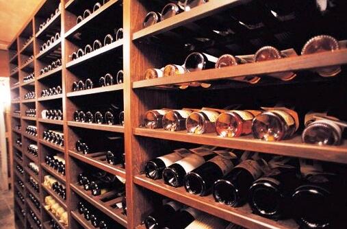 葡萄酒窖该怎么储藏葡萄酒是怎么样的呢？