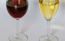 山葡萄酒按不同方法的分类及饮用事项是怎么样的呢？