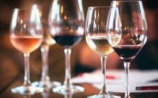 应该如何通过葡萄酒的陈年潜力辨别葡萄酒的品质呢？