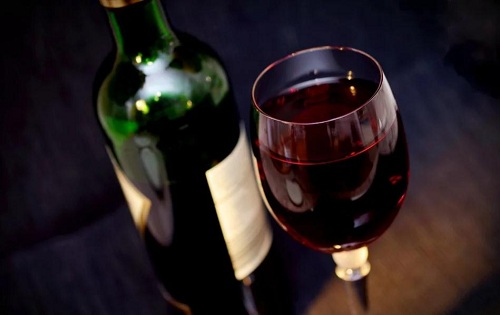 只会喝葡萄酒OUT了！葡萄酒的护理功效是怎么样的呢？