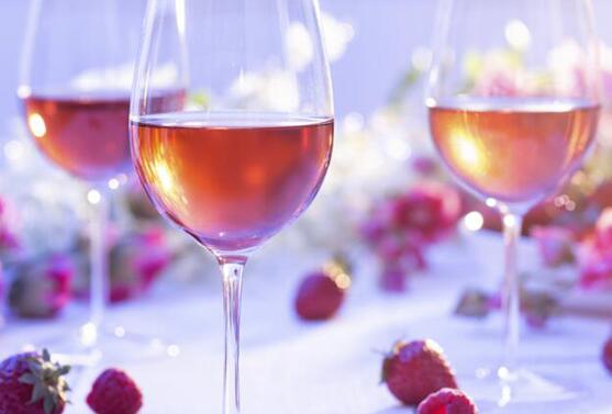 桃红葡萄酒的酿制方法是怎么样的呢？