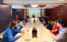山东蓬莱龙亭葡萄酒庄发布两款新品葡萄酒