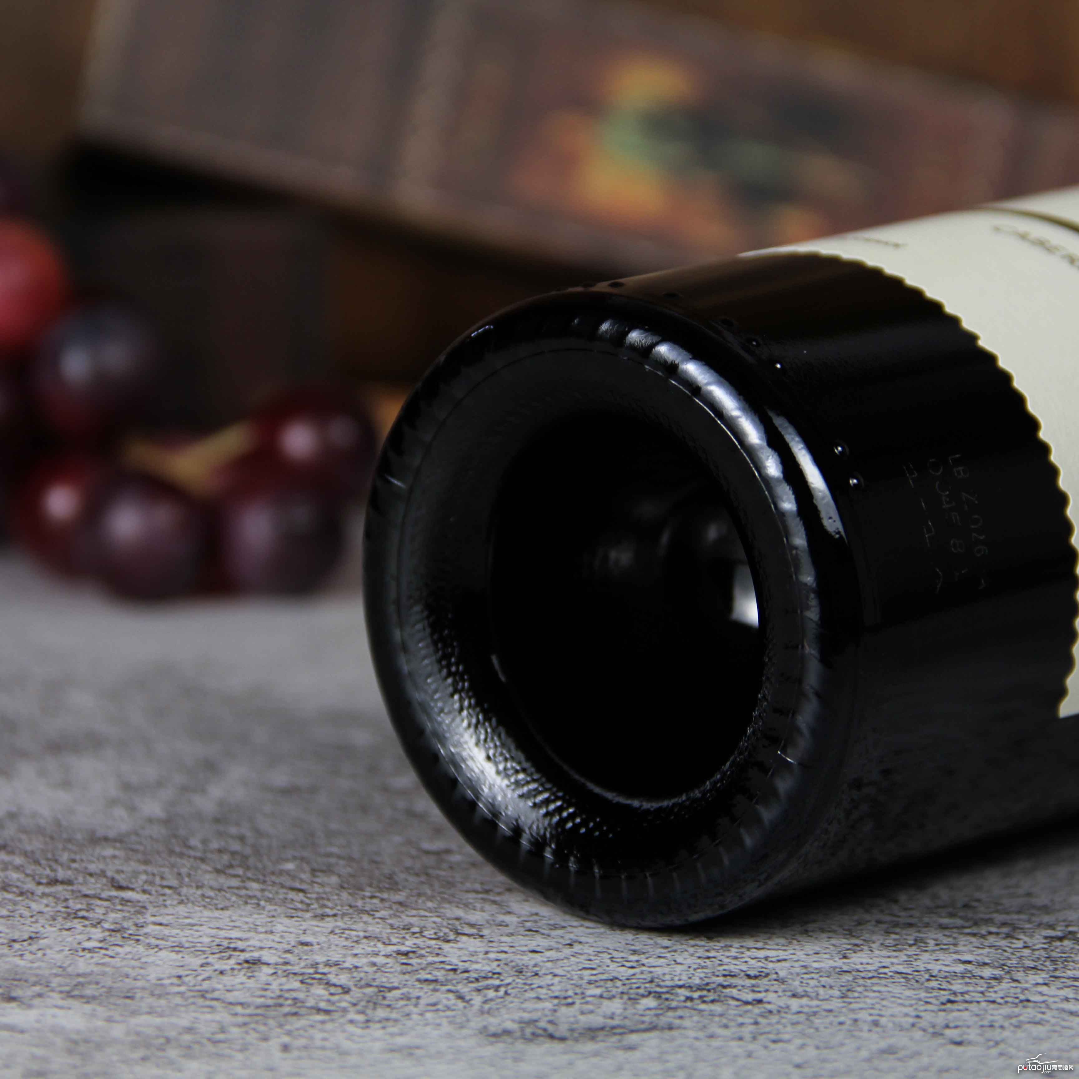 智利莫莱谷蓝马度赤霞珠优质品种级干红葡萄酒