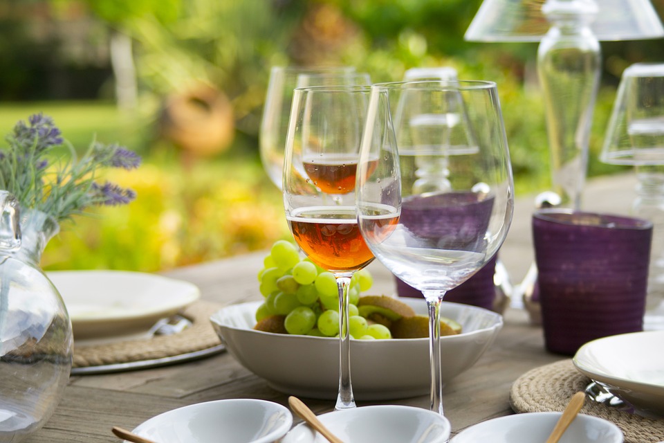 葡萄酒的爱好者都知道葡萄酒单个喝不是较好的喝法吗？