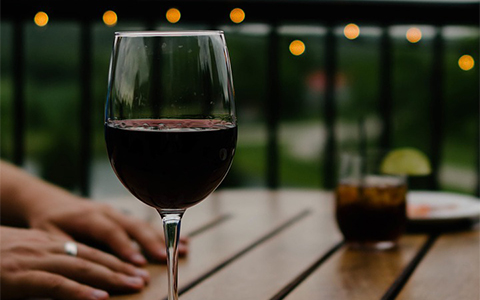 喝红酒真的能改善睡眠吗？