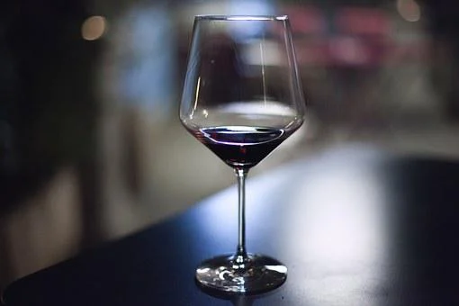 葡萄酒进行陈年后会发生怎么样变化？