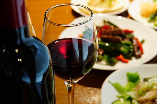 为什么喝红酒会导致舌头变色呢？