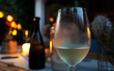 夏天喝白葡萄酒需要注意什么？