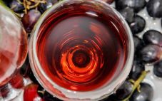 自酿葡萄酒会有哪些风险？怎样自酿葡萄酒靠谱？