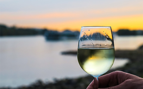 关于喝白葡萄酒对身体健康有益处我们知道多少呢？