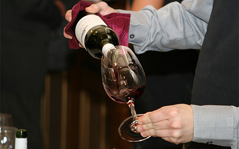 如何在家中举办举办私人葡萄酒品鉴会大家知道多少呢？