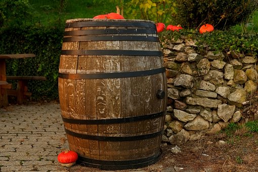 葡萄酒和橡木桶的关系，葡萄酒和橡木桶的姻缘是怎么样的呢？