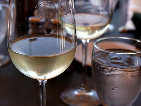 介绍干白葡萄酒的保质期是怎么样的呢？