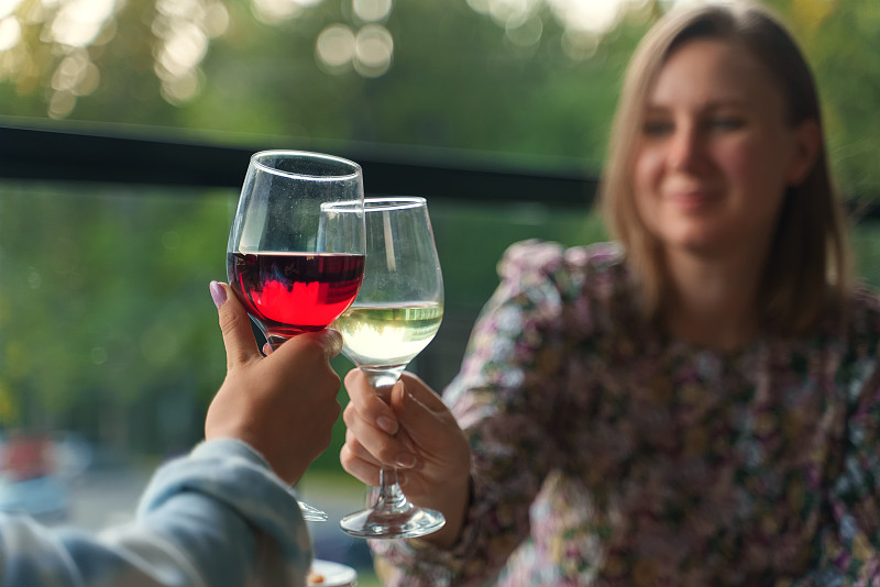 5种常见晚宴酒类困境的解决方案