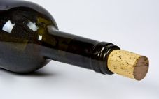 哪一个对葡萄酒来说更糟糕:渗漏、突出还是凹陷的软木塞？