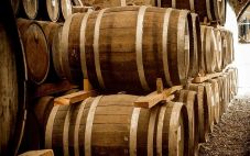 用法国橡木桶和用美国橡木桶陈酿的葡萄酒有什么区别?