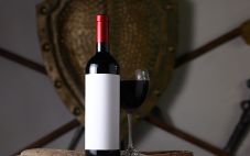 有没有自己动手的方法在家里去除葡萄酒中的酒精？