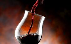 温度如何影响葡萄酒的酸度？