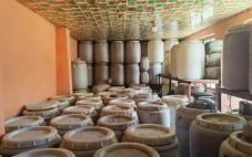 新疆维吾尔自治区阿瓦提侦破制售伪劣葡萄酒案 查获葡萄酒11.55吨涉案价值15万余元