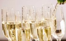 2023年香槟销量下降8.2% 通过保持价值香槟对未来保持乐观