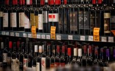 广东省酒类销售收入约614亿元，进口及国产葡萄酒约19亿元，同比下降36.6%